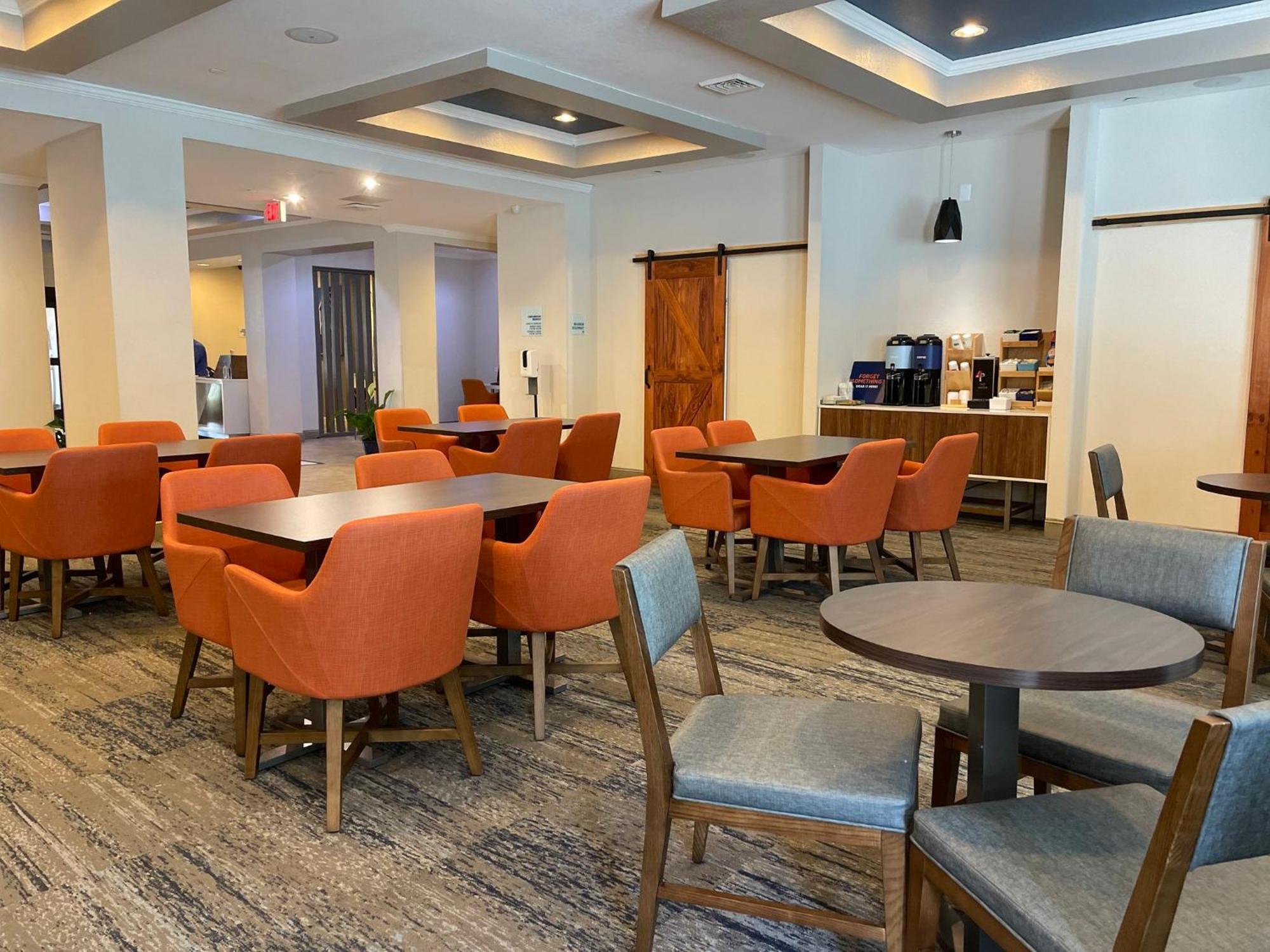 Holiday Inn Express And Suites Montgomery, An Ihg Hotel Extérieur photo