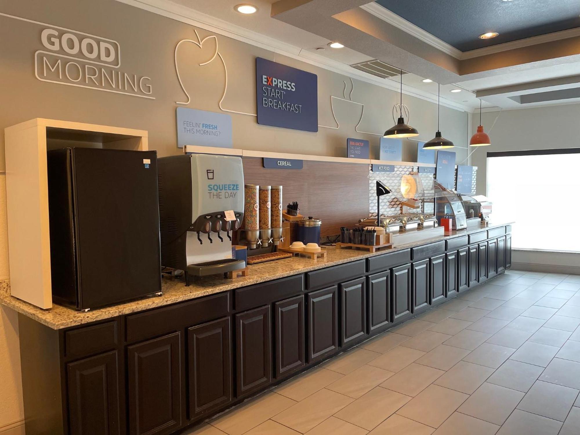 Holiday Inn Express And Suites Montgomery, An Ihg Hotel Extérieur photo